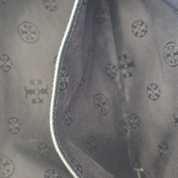 Tory Burch Black Willa Quilted Leather Tote/Shoulder Bag w/ Black L.& Gold Chain - Picture 5 of 13